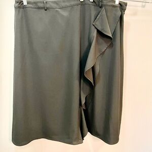 Elegant Black Women's Skirt - Plus Size 20W